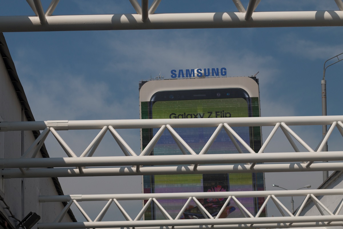 Samsung відмовилась від російських металів для виробництва дисплеїв