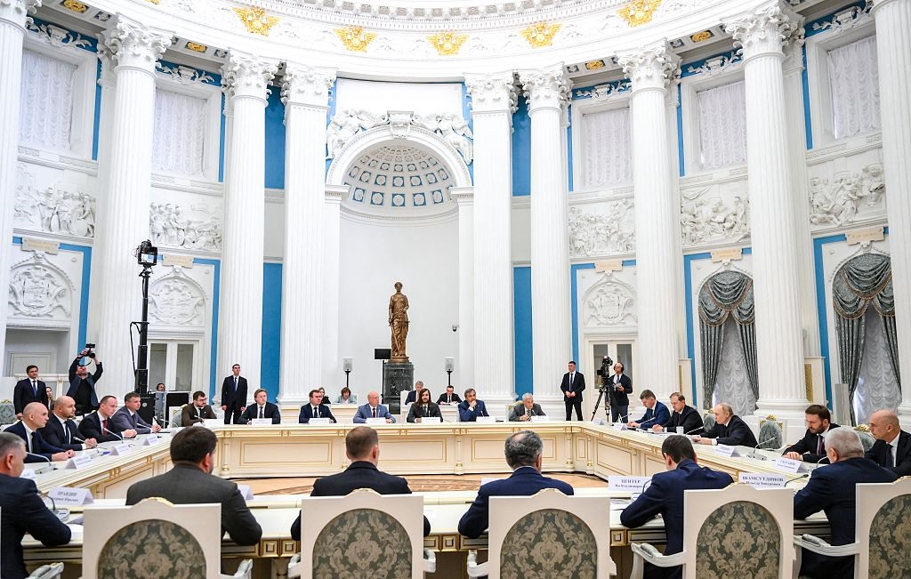 Уряд РФ попередив про загрозу погіршення ситуації в економіці