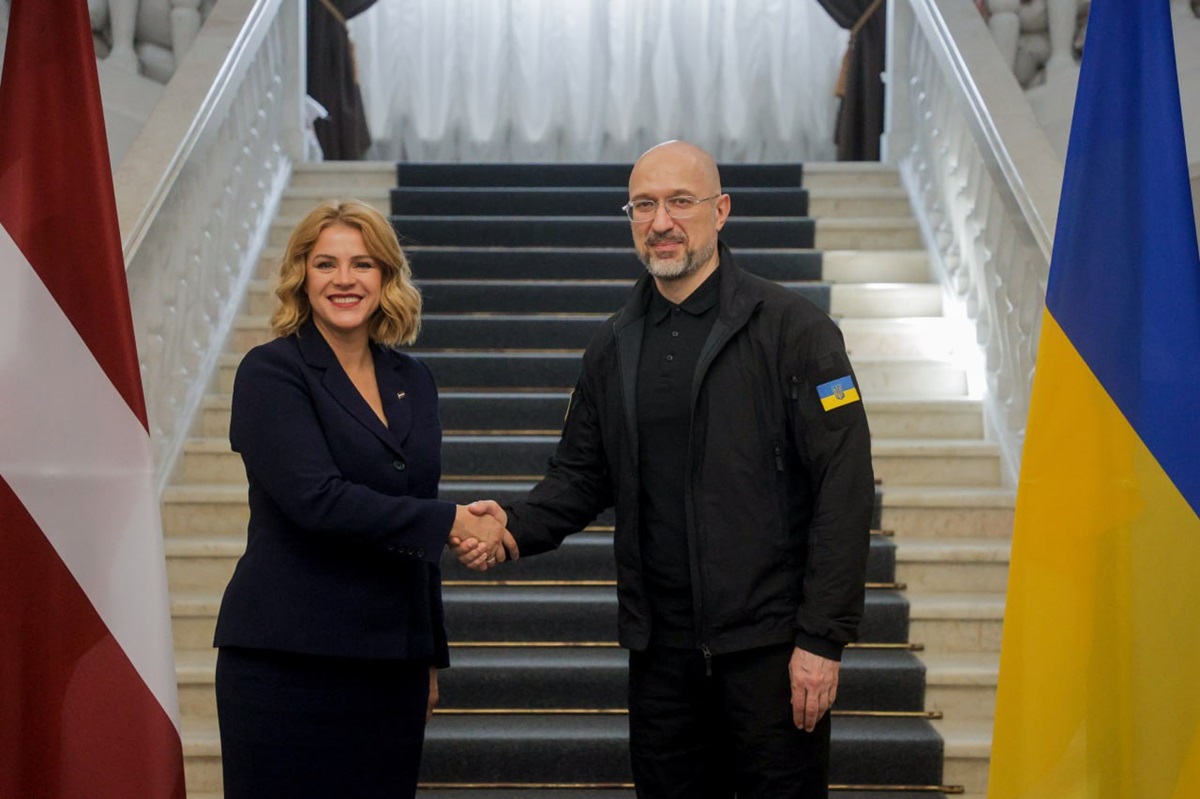Перша партія БТР уже прибула в Україну – прем’єр Латвії