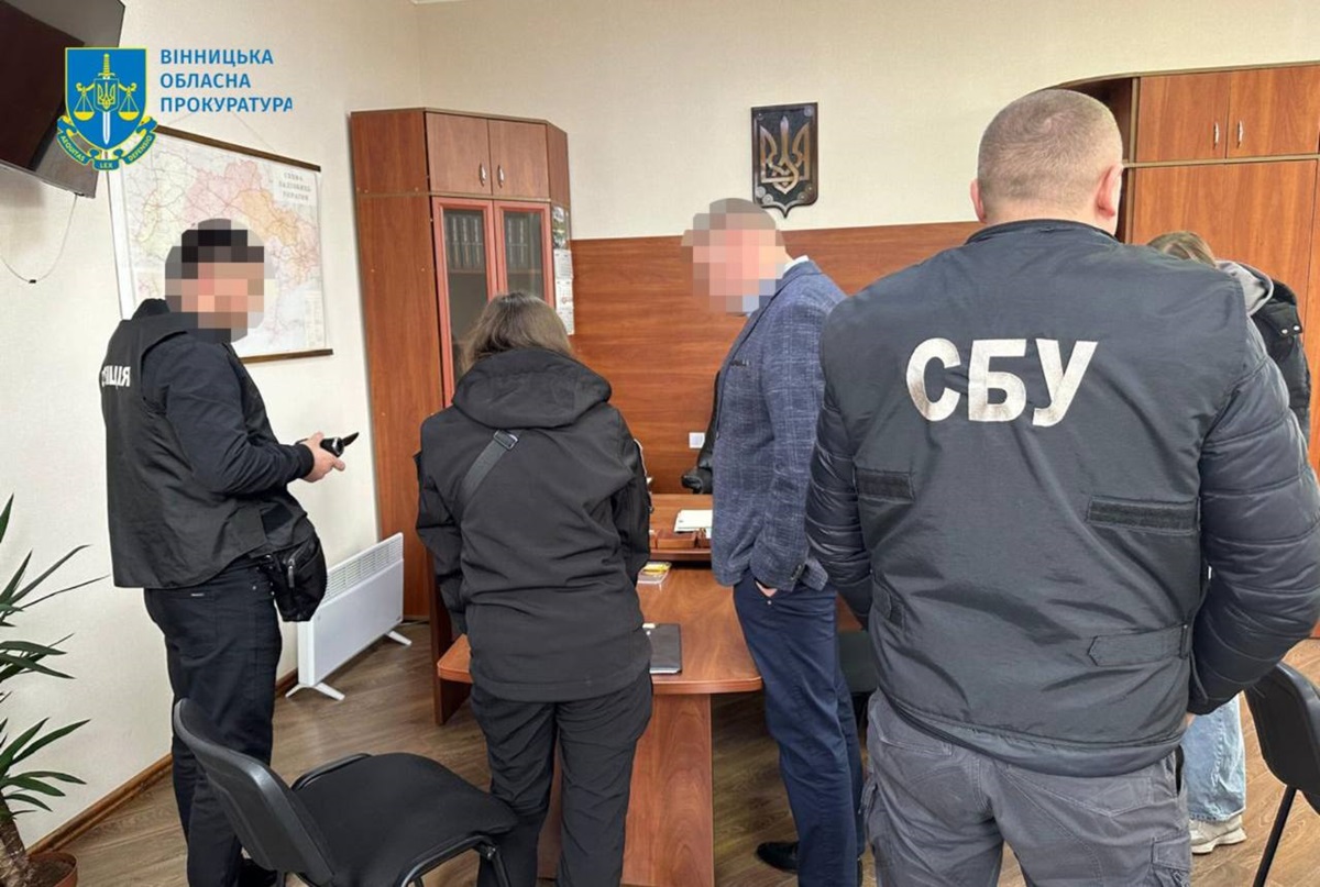 Посадовця Укрзалізниці викрили на розкраданні 22 млн грн
