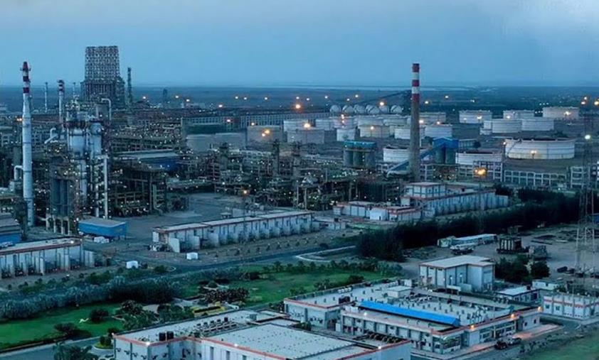 Експорт нафтопродуктів з індійського НПЗ Роснафти впав удвічі