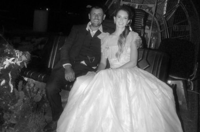 Лана Дель Рей поділилася архівними фото з весілля