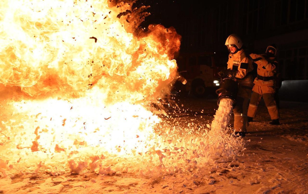 Новини світу - Мадяр підтвердив удар по НПЗ під Санкт-Петербургом