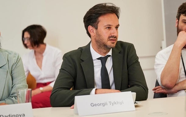 МЗС: Україна блокує роспропаганду, а Угорщина – доступ до журналістики