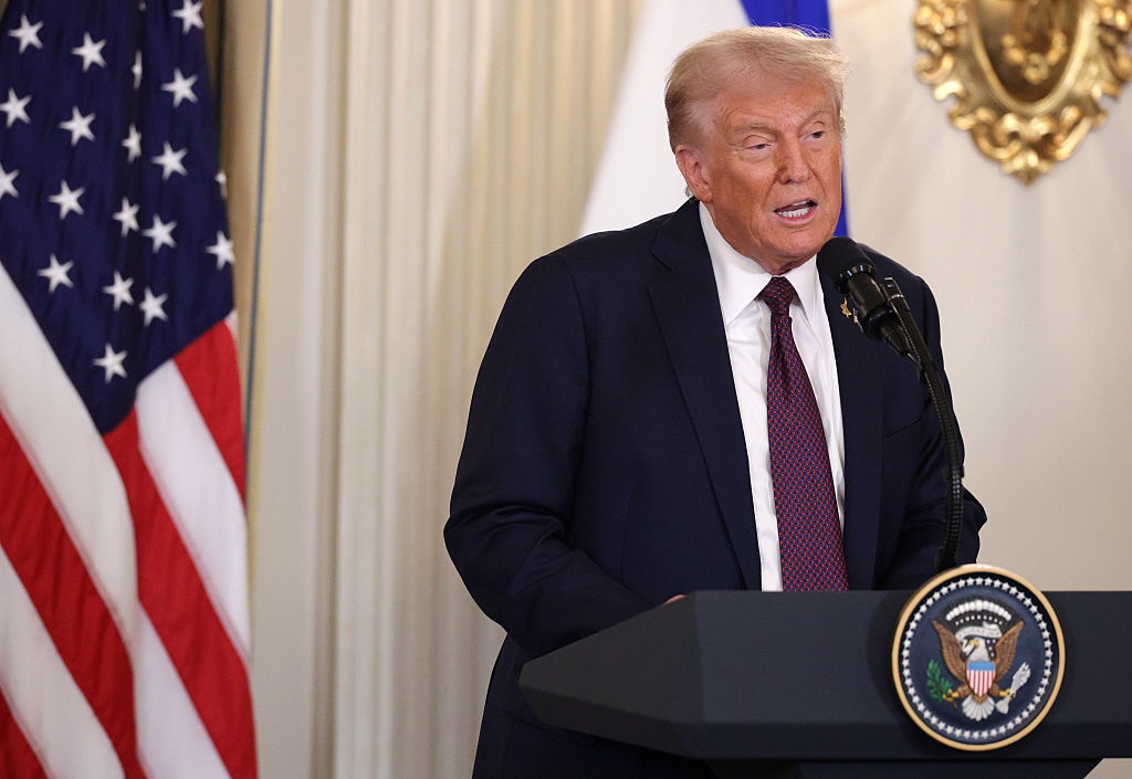 Трамп запровадив нові мита на деревину та меблі