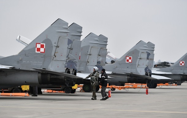 У Польщі підняли винищувачі через ракетний удар РФ по Україні