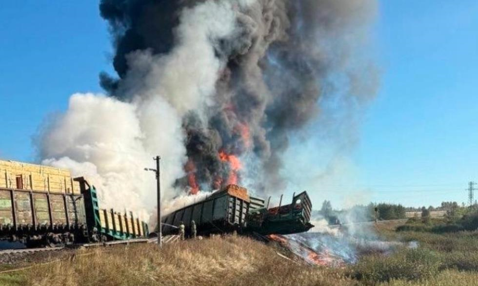 У РФ потяг із паливом спалахнув після жорсткої ДТП