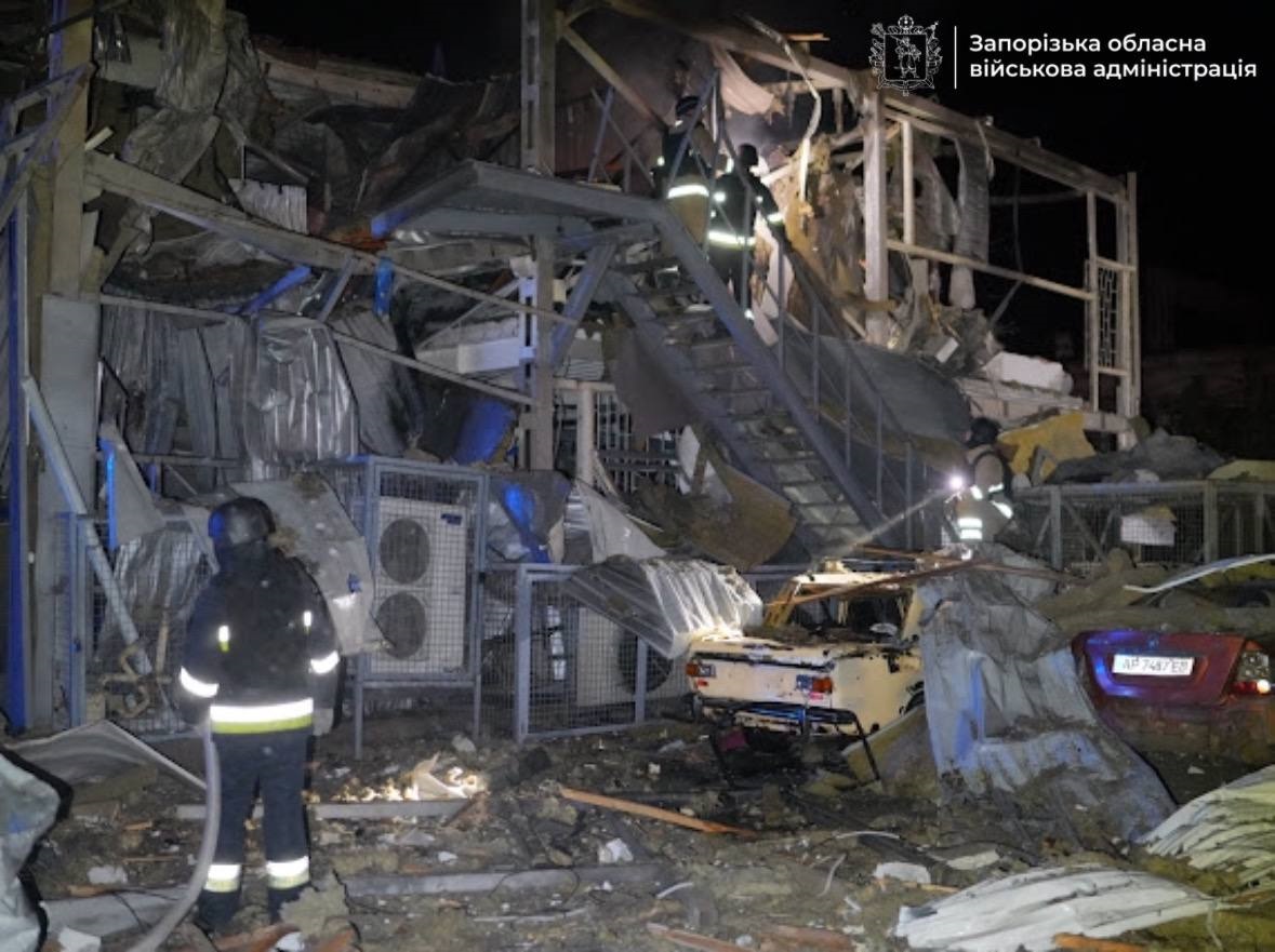 У Запоріжжі два влучання, тисячі людей без світла