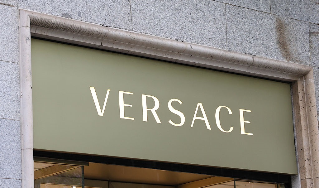 Єврокомісія дозволила купівлю Versace модним домом Prada