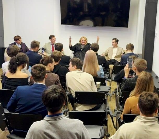 Глава проросійської партії Румунії пригрозила Зеленському “переламати ноги”