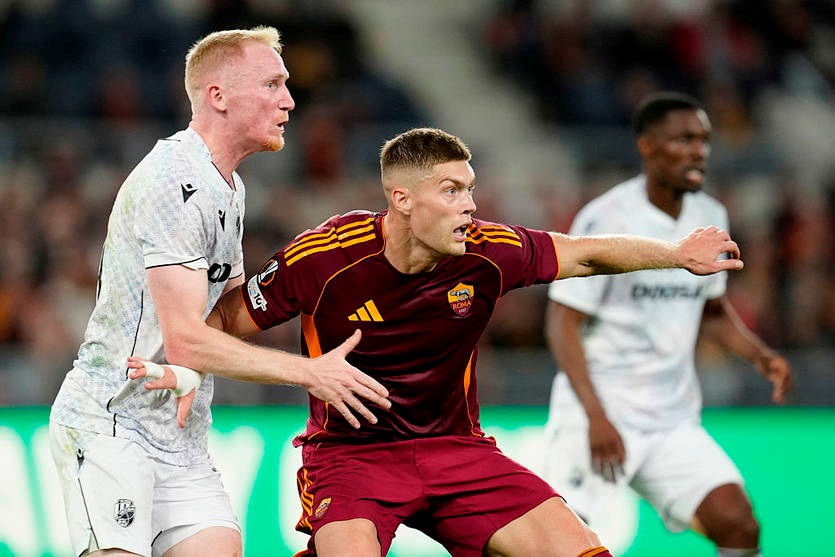 Новини спорту - Італійські ЗМІ оцінили гру Довбика після поразки Роми в Лізі Європи