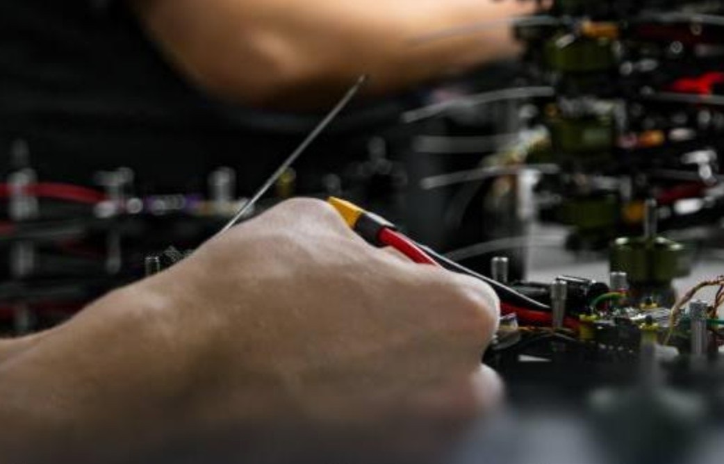 Кабмін вирішив “сховати” виробників зброї