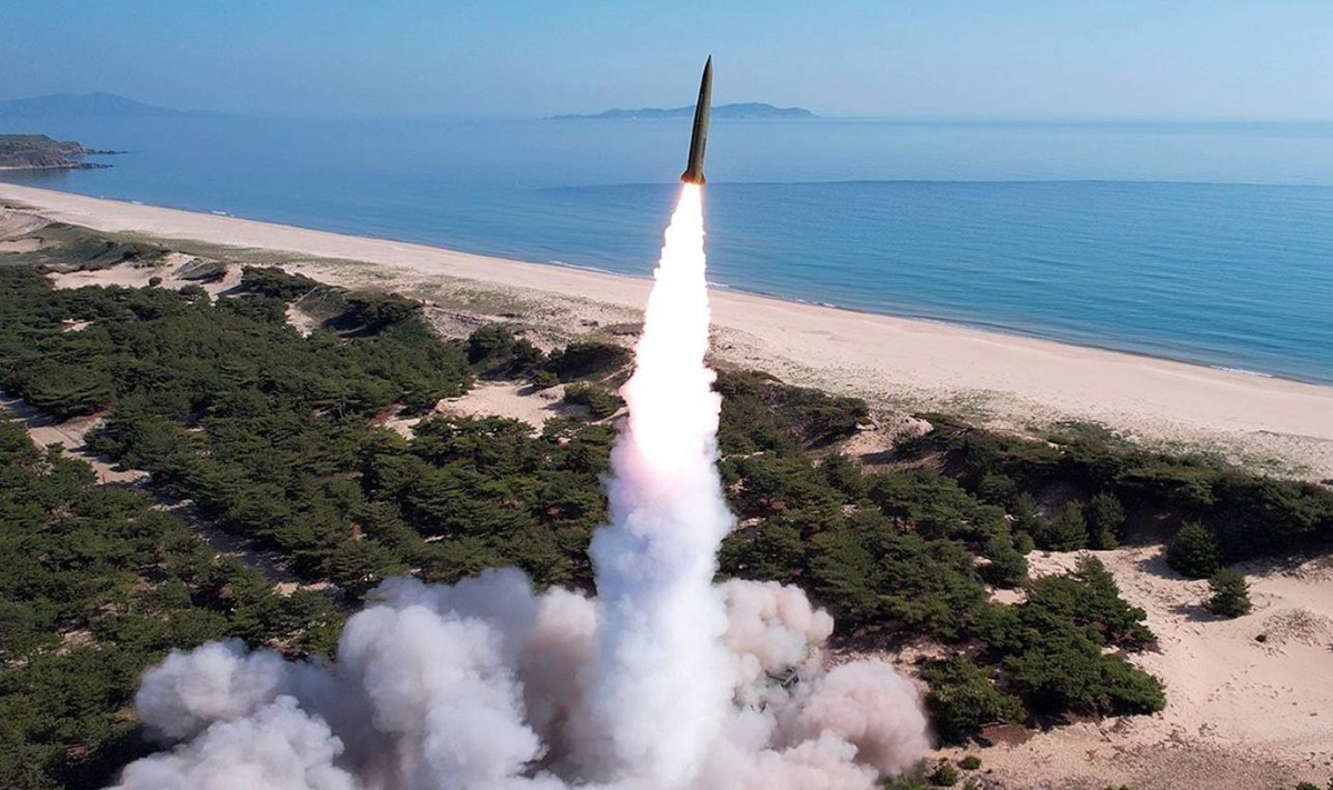 КНДР запустила балістичні ракети перед візитом Трампа до Південної Кореї