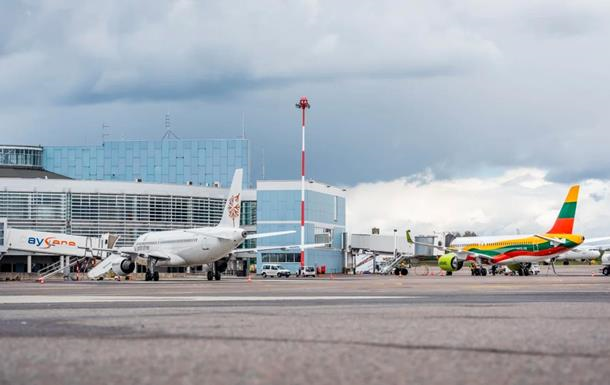 Литва другу ніч поспіль закриває аеропорт