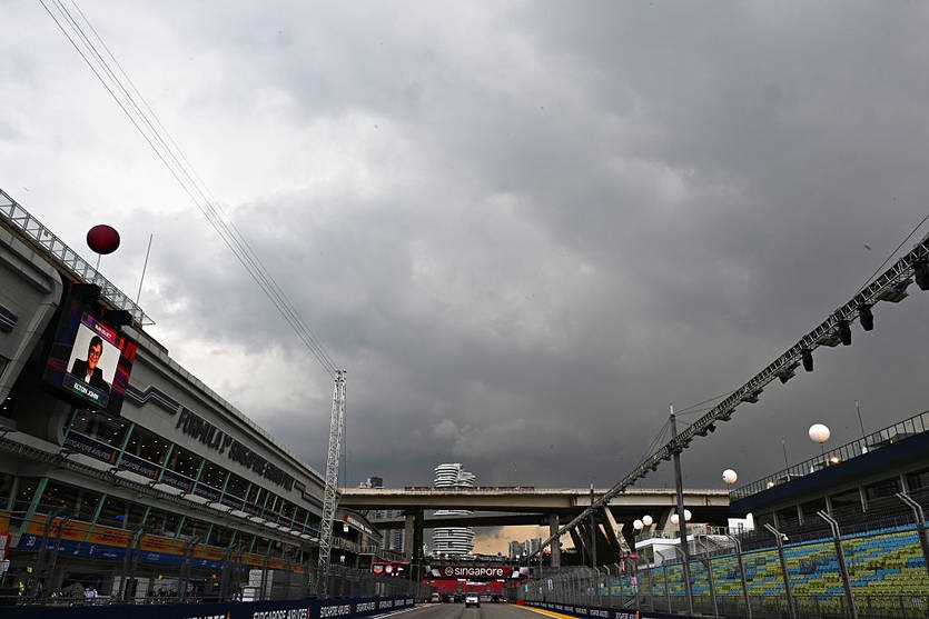 Новини спорту - На Гран-прі Сінгапуру постала загроза для гонщиків через спеку