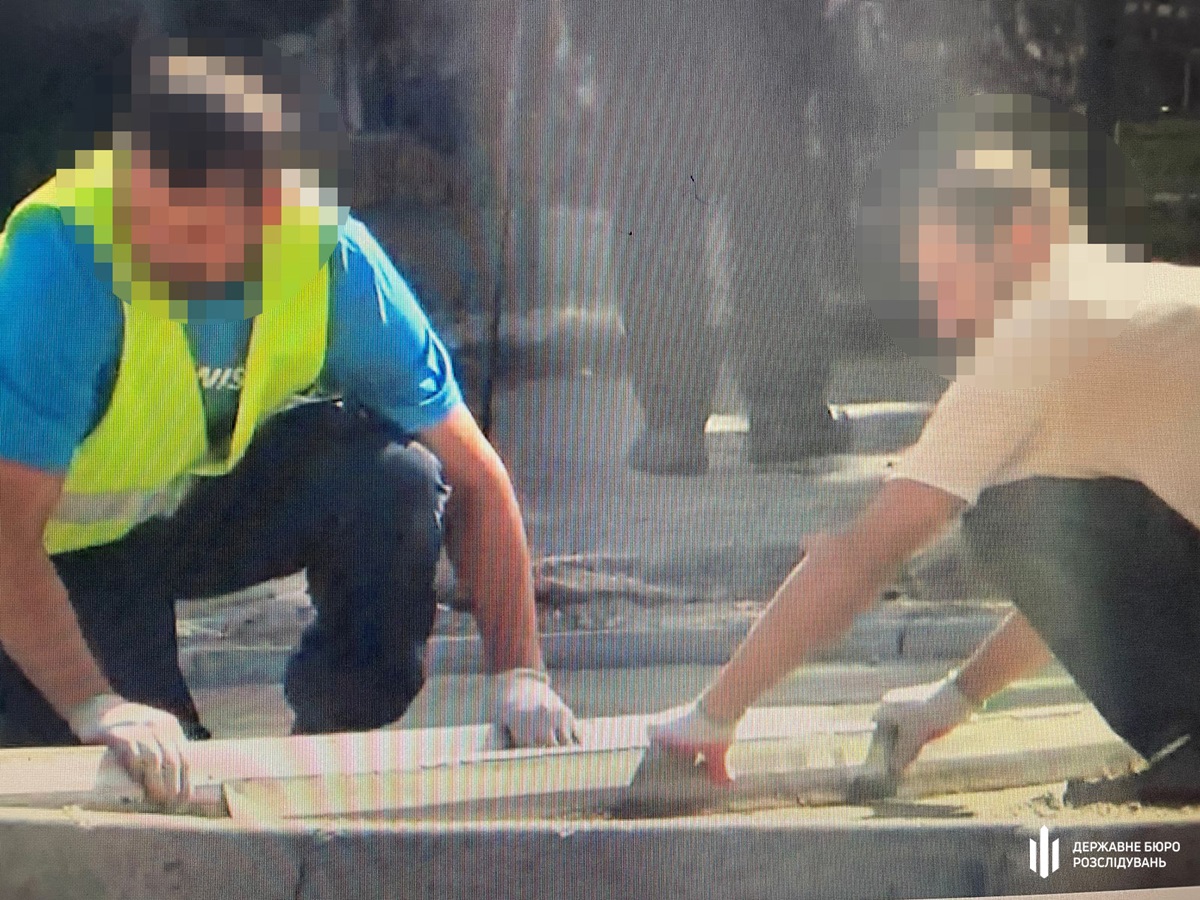 На Львівщині заступник командира відправляв солдатів класти бруківку