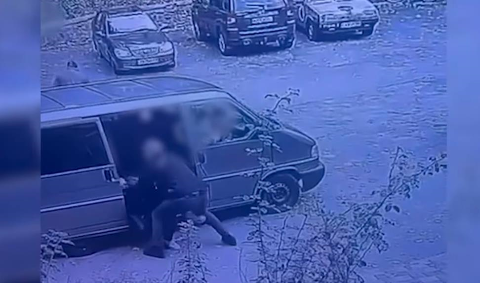 Поліцейські побили чоловіка біля ТЦК у Києві