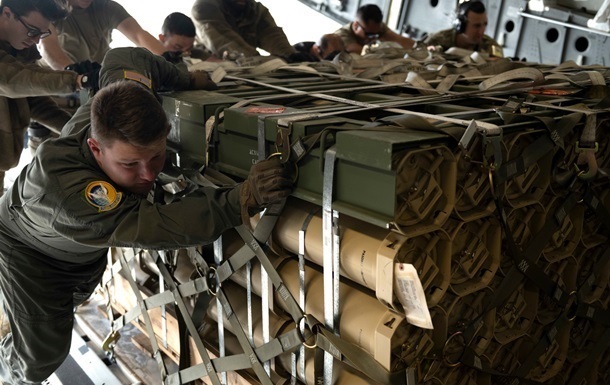 Постачання Україні зброї США може затриматися