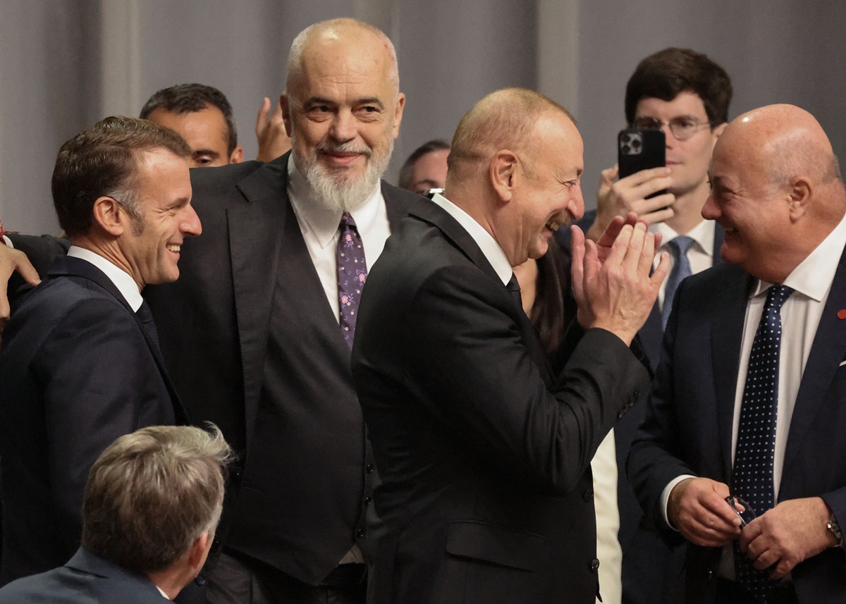 Прем’єр Албанії пожартував з Макроном та Алієвим над Трампом