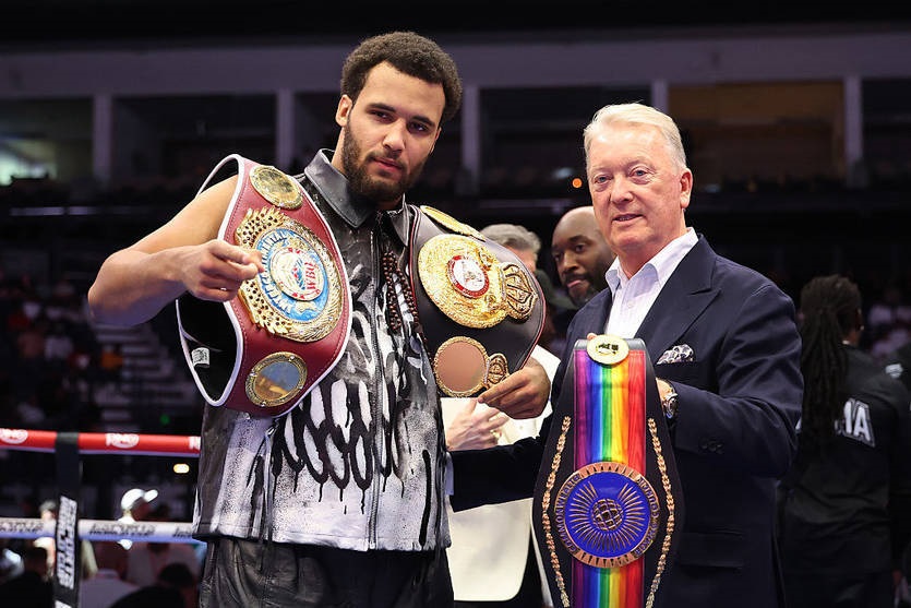 Промоутер Ітауми: Невідомо, що Усик збирається робити з поясами