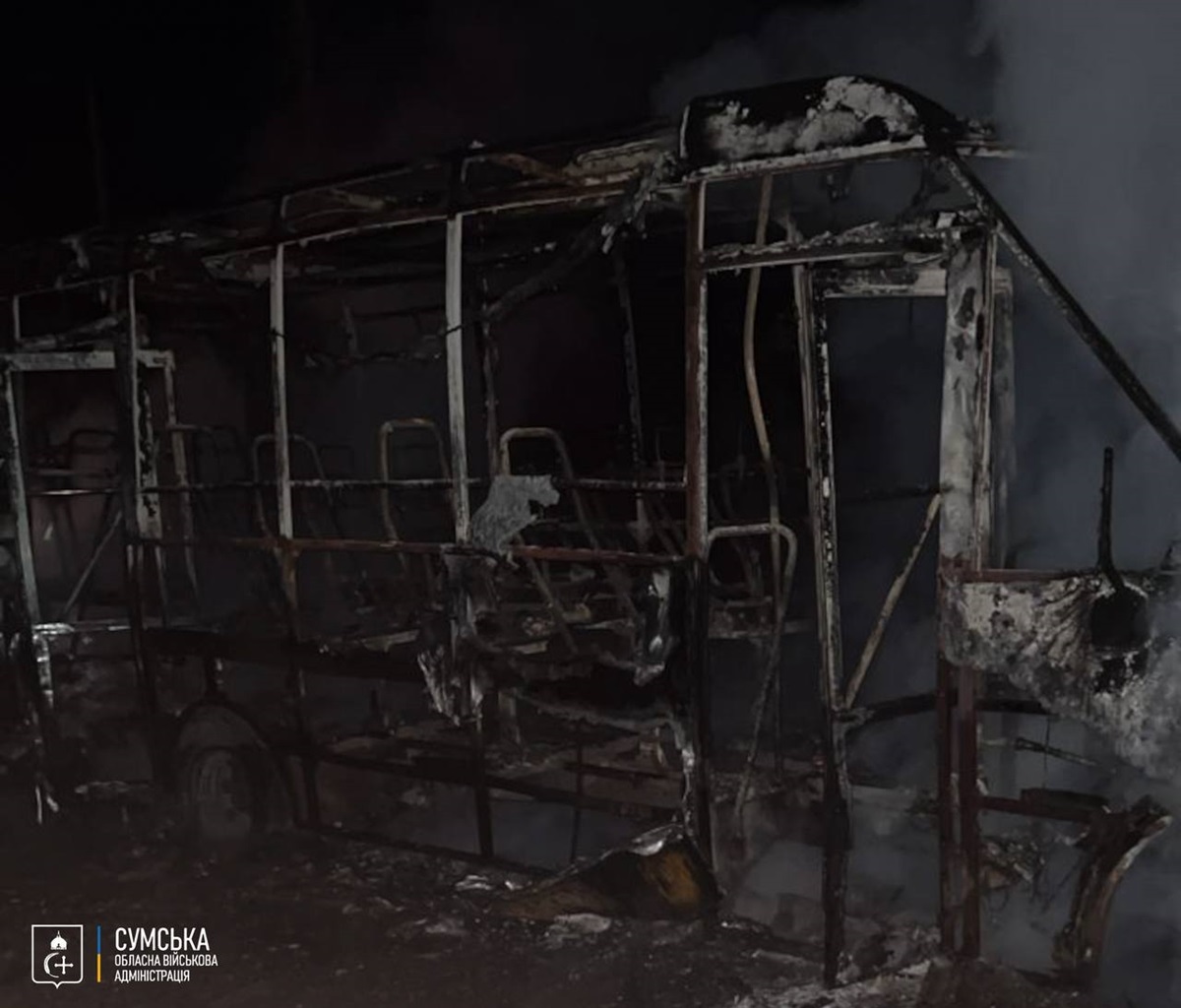 Росіяни вдарили по мікроавтобусу на Сумщині