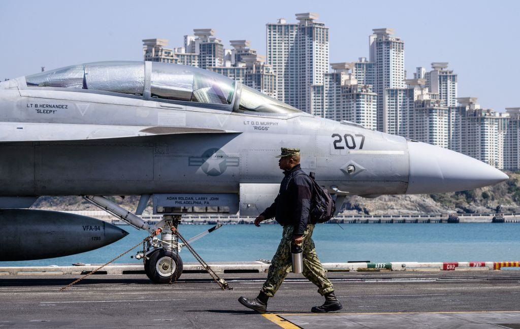 США втратили винищувач і вертоліт у Південнокитайському морі