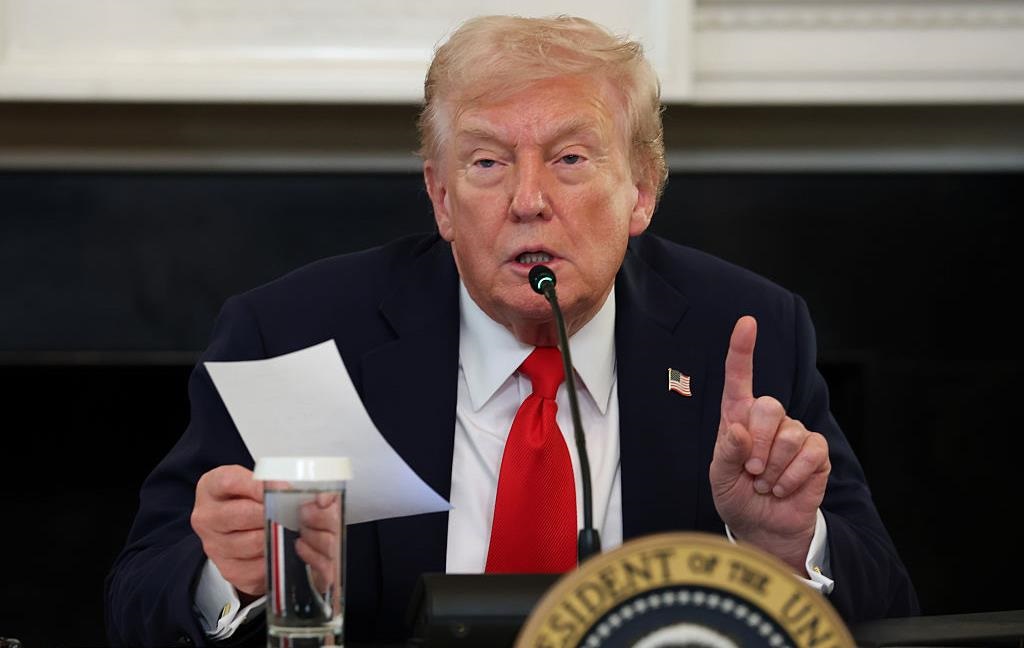 Трамп пояснив, що допомагає укладати мирні угоди