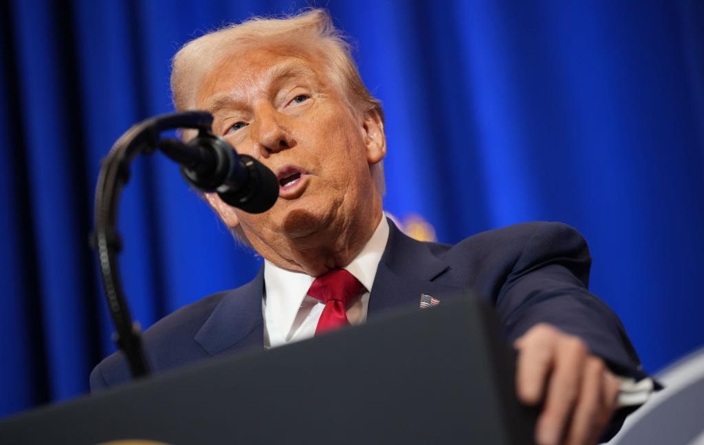 Трамп вимагає в Мін’юсту США $230 млн компенсації