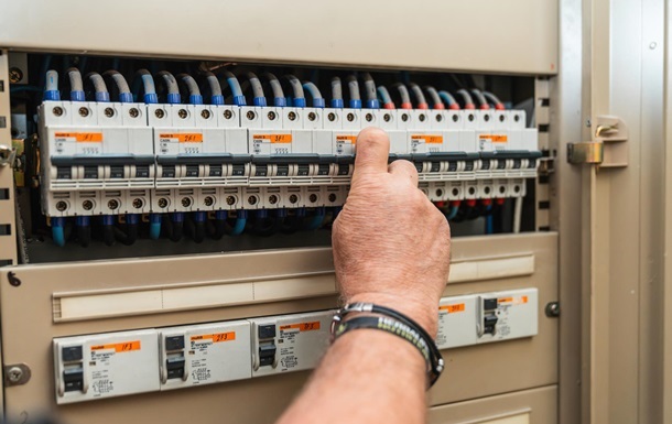 У Дніпрі після загадкового спалаху фіксують перебої зі світлом