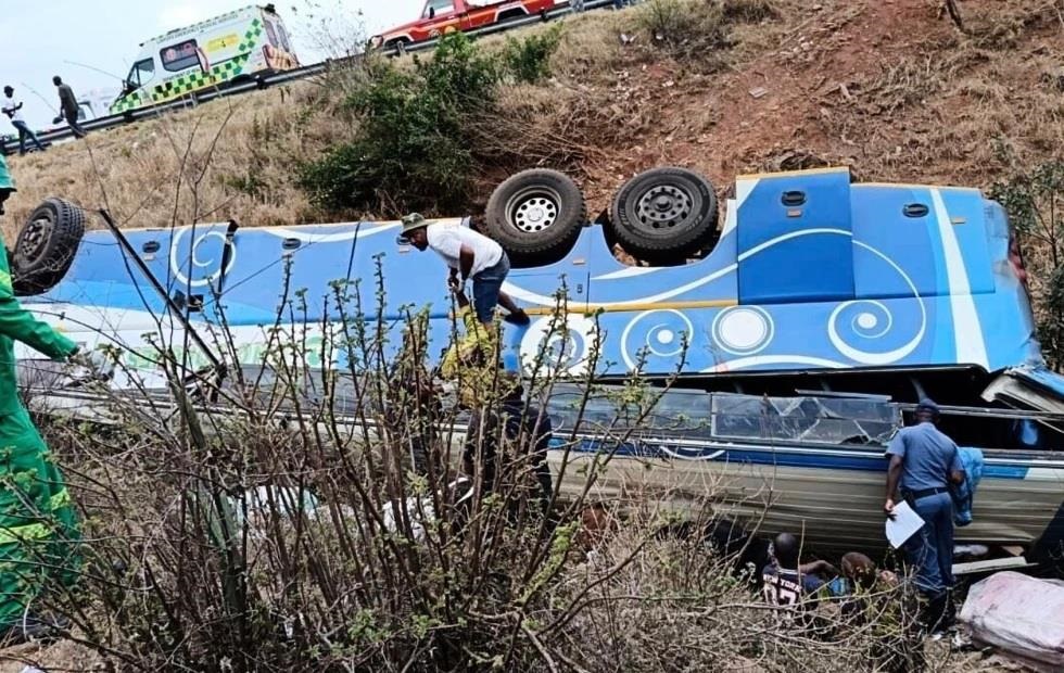 У ПАР перекинувся автобус: загинуло понад 40 людей