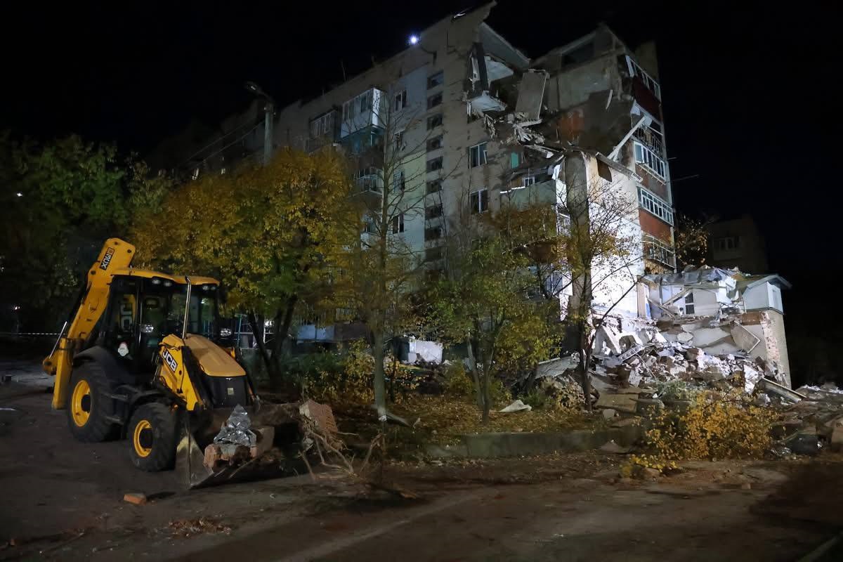 Вибух у Хмельницькому: під завалами шукають жінку
