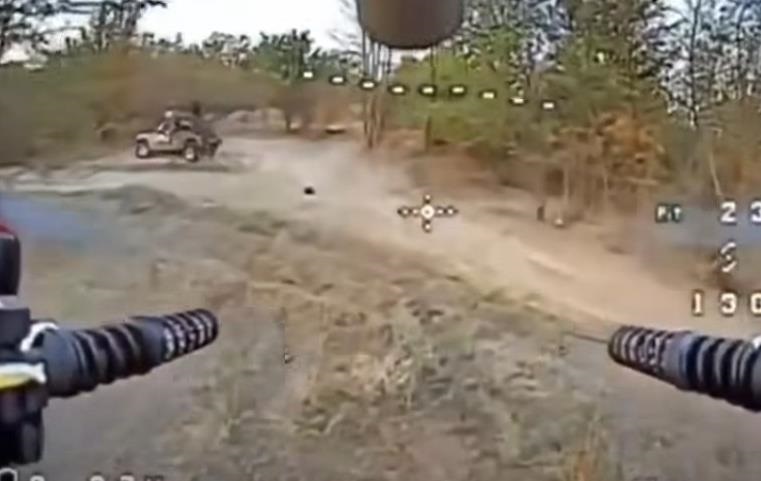 Воїни СБУ показали відео знищень техніки росіян