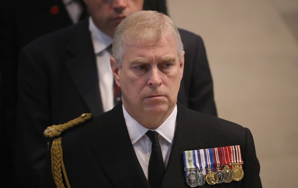 З Віндзорського замку зняли герб принца Ендрю