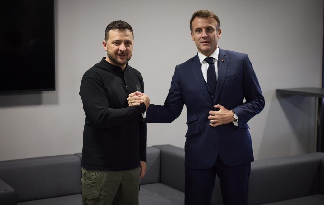 Зеленський анонсував зустріч з Макроном