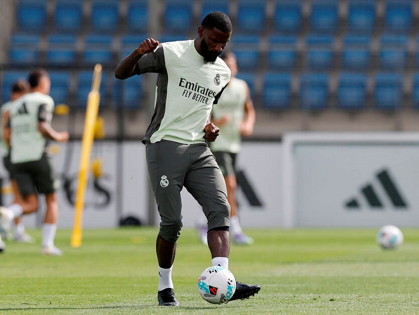 Новини спорту - Челсі проявляє інтерес до ключового захисника Реала