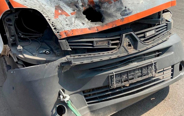 Дві “швидкі” підірвалися на російських “пелюстках” у Херсоні