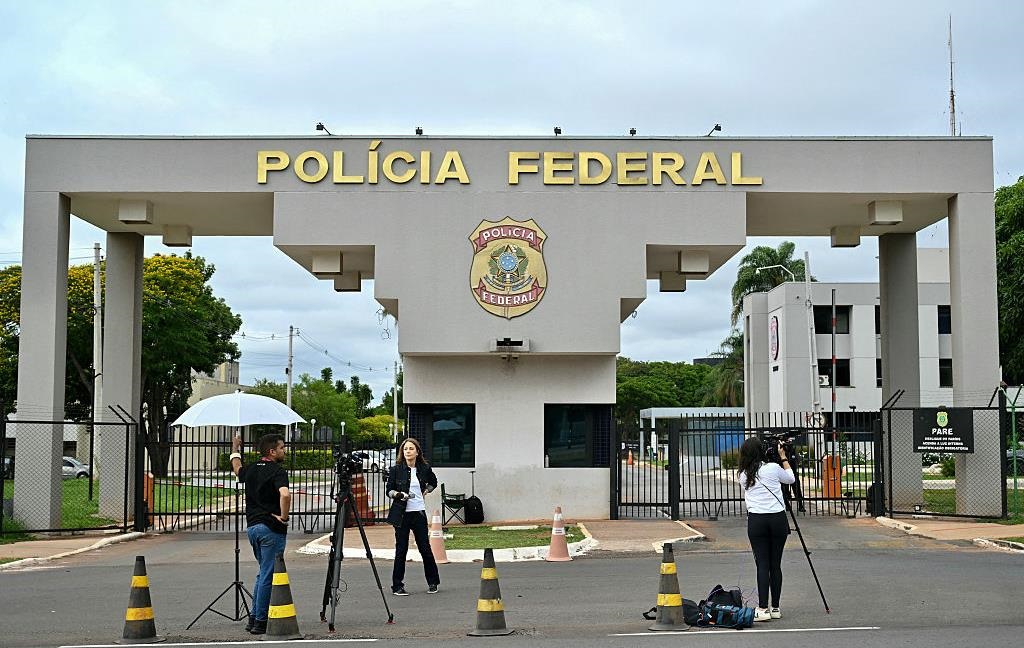 Експрезидент Бразилії намагався зламати електронний браслет паяльником