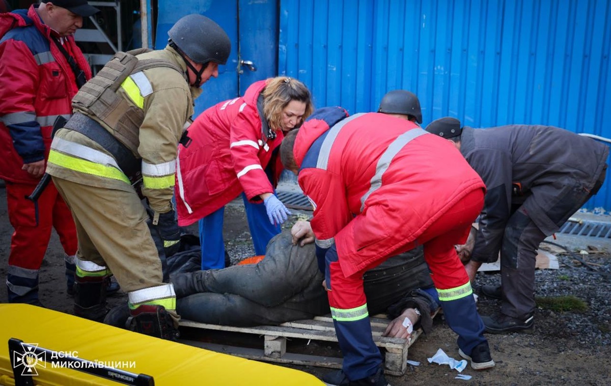Миколаїв зазнав удару “шахедами”, є поранені