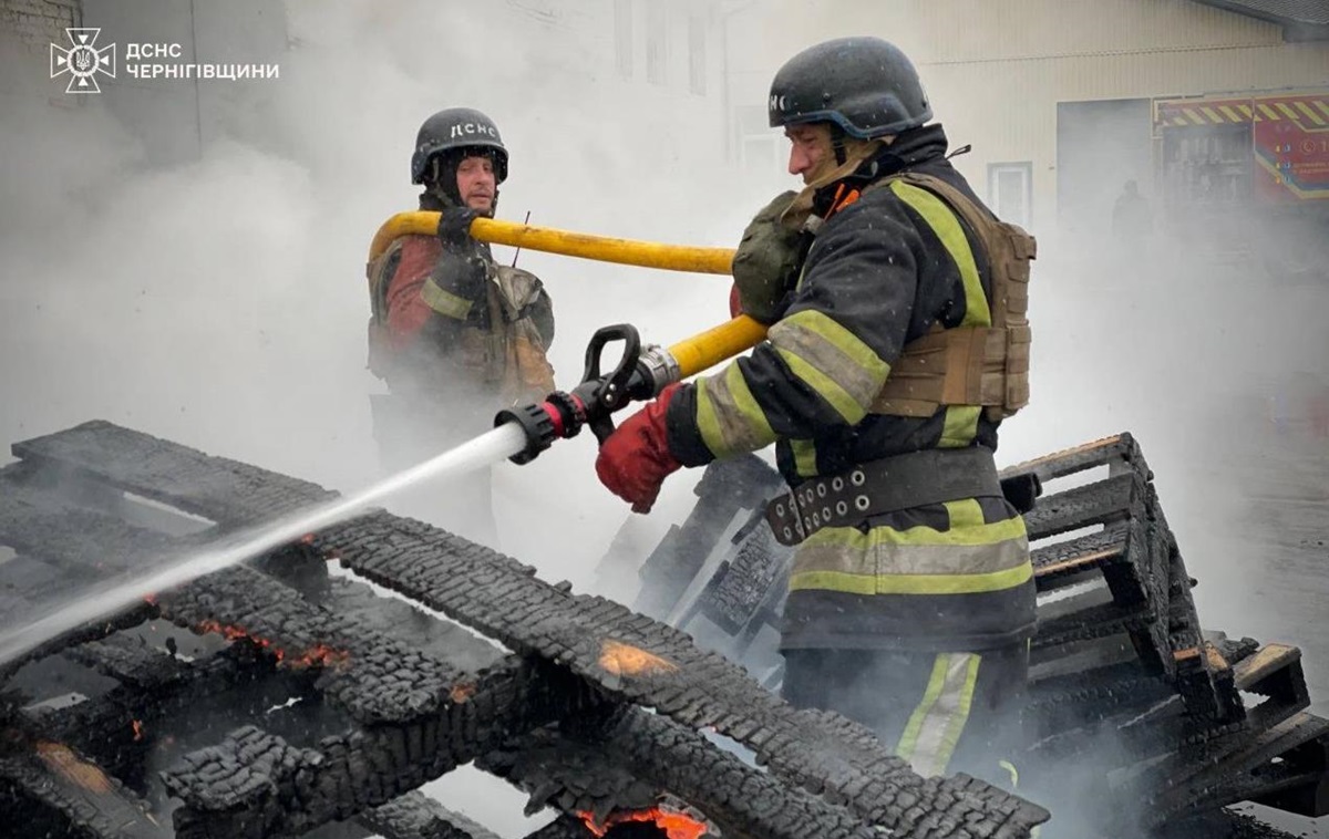 На Чернігівщині через удари РФ спалахнули пожежі