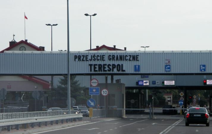 На кордоні Білорусі з Польщею утворилась величезна черга з вантажівок