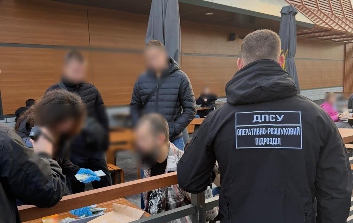 Підполковник ЗСУ допомагав ухилянтам тікати з України