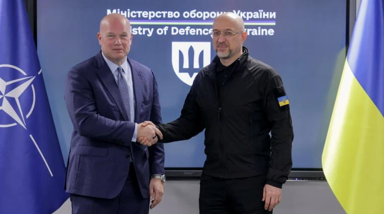 Посол США при НАТО вперше відвідав Україну