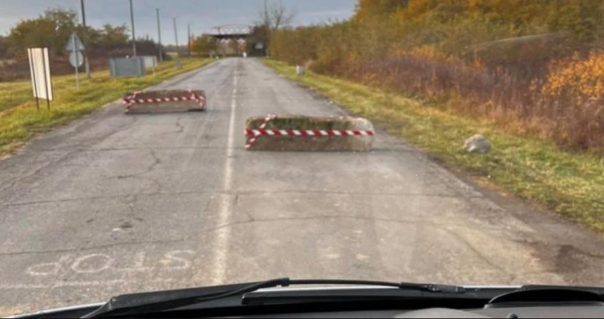 Прорив кордону: біля пунктів пропуску почали встановлювати бетонні блоки