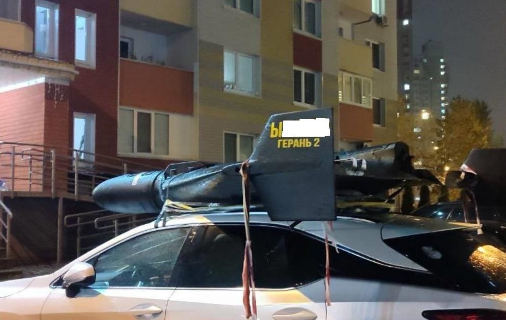 У Києві чоловік перевозив “шахед” на даху авто