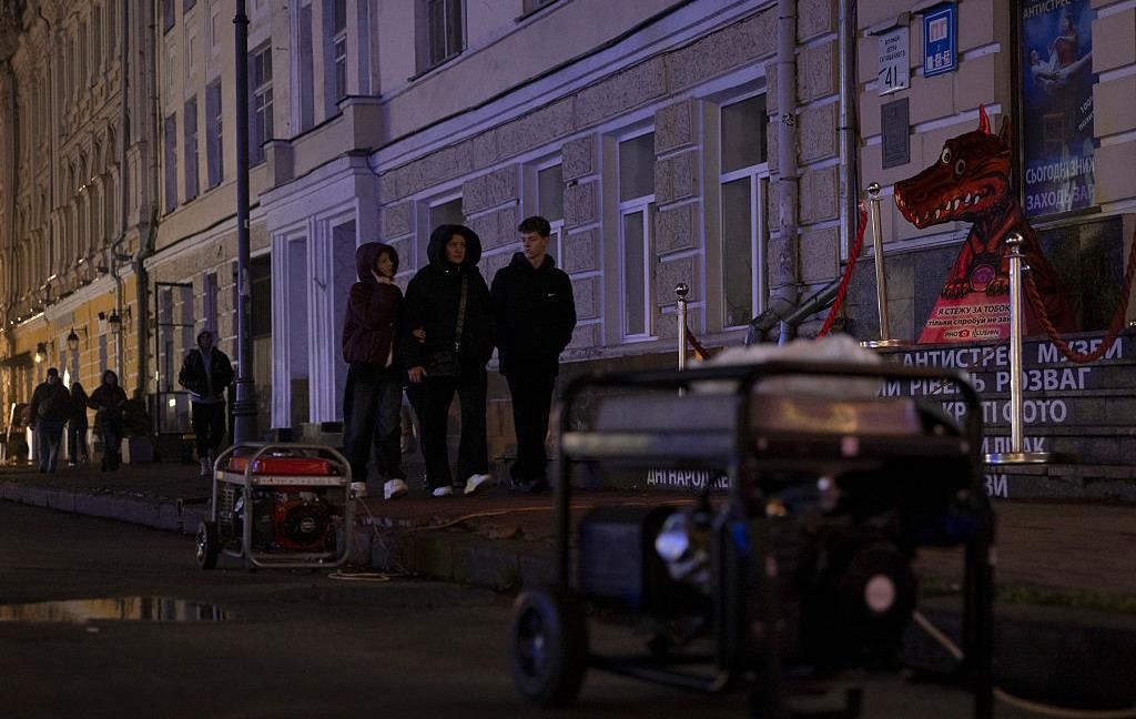 Українцям пропонують гроші за підключення генераторів до мобільних станцій