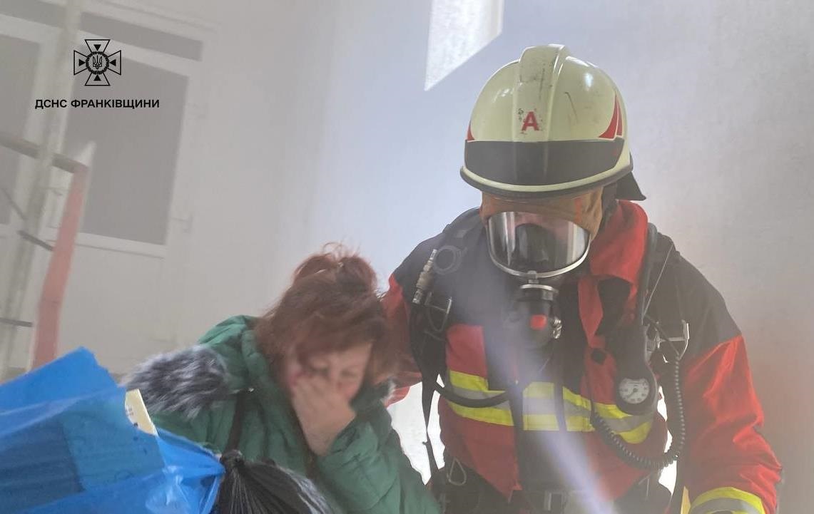 В Івано-Франківську стався вибух в офісі, є постраждалі