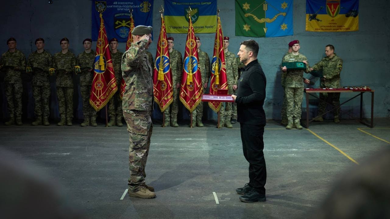 Володимир Зеленський вручив нагороди українським захисникам у Харкові