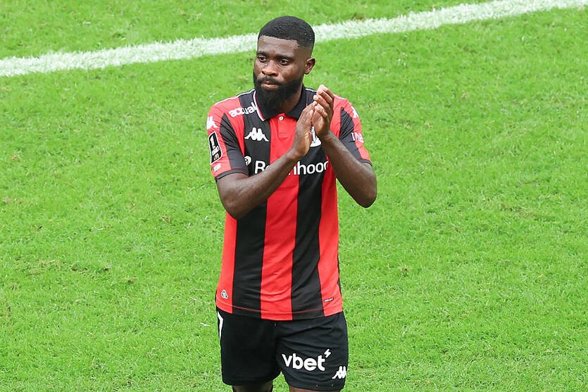 Напад фанатів: гравці Ніцци відмовляються виходити на поле