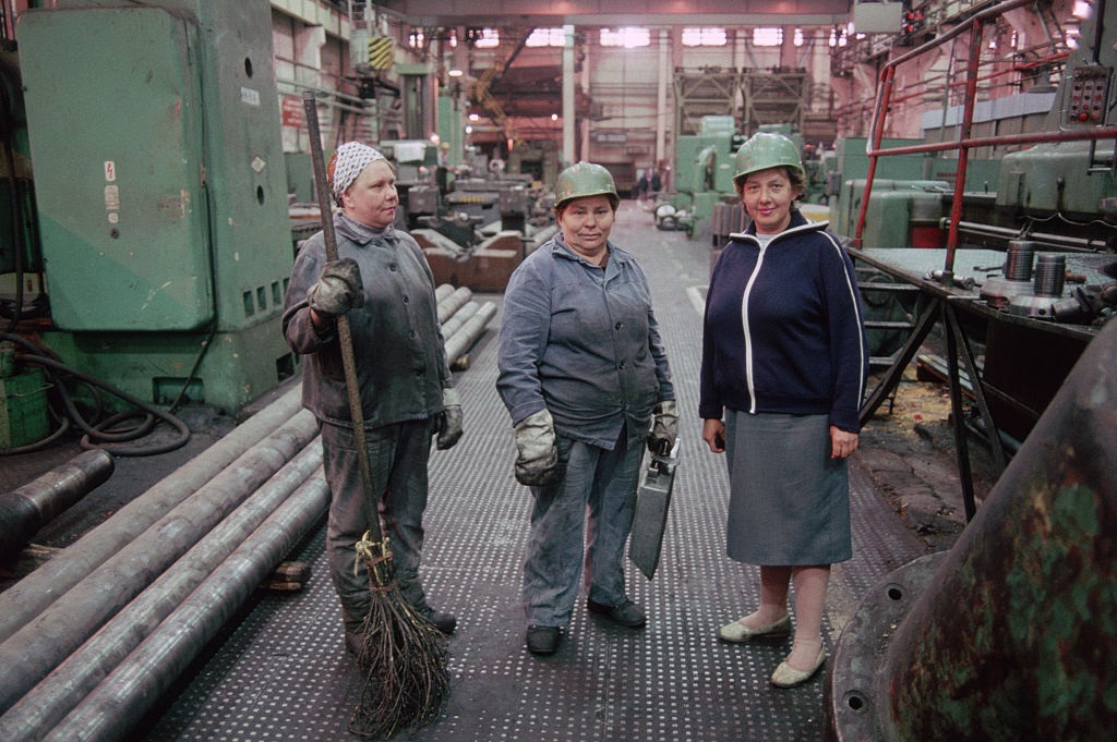 Новини світу - РФ скоротить заборонені для жінок професії через нестачу кадрів