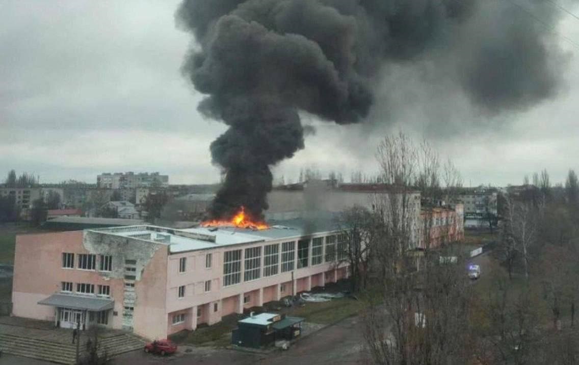 Росія атакувала дронами спортивну школу в Шостці